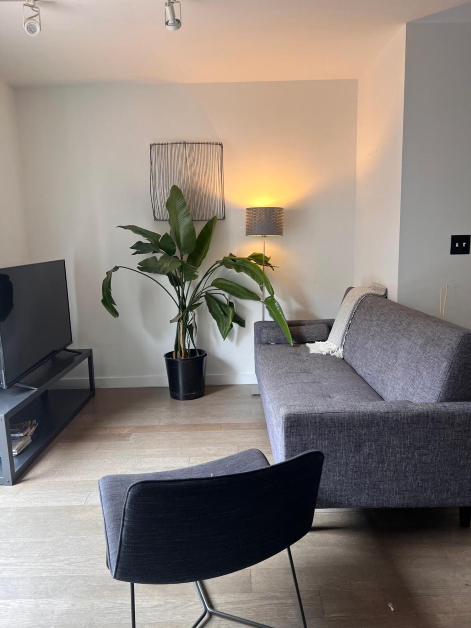 Apartment Beautiful Bright Renovated 2br With A Balcony- Sleeps 5 *